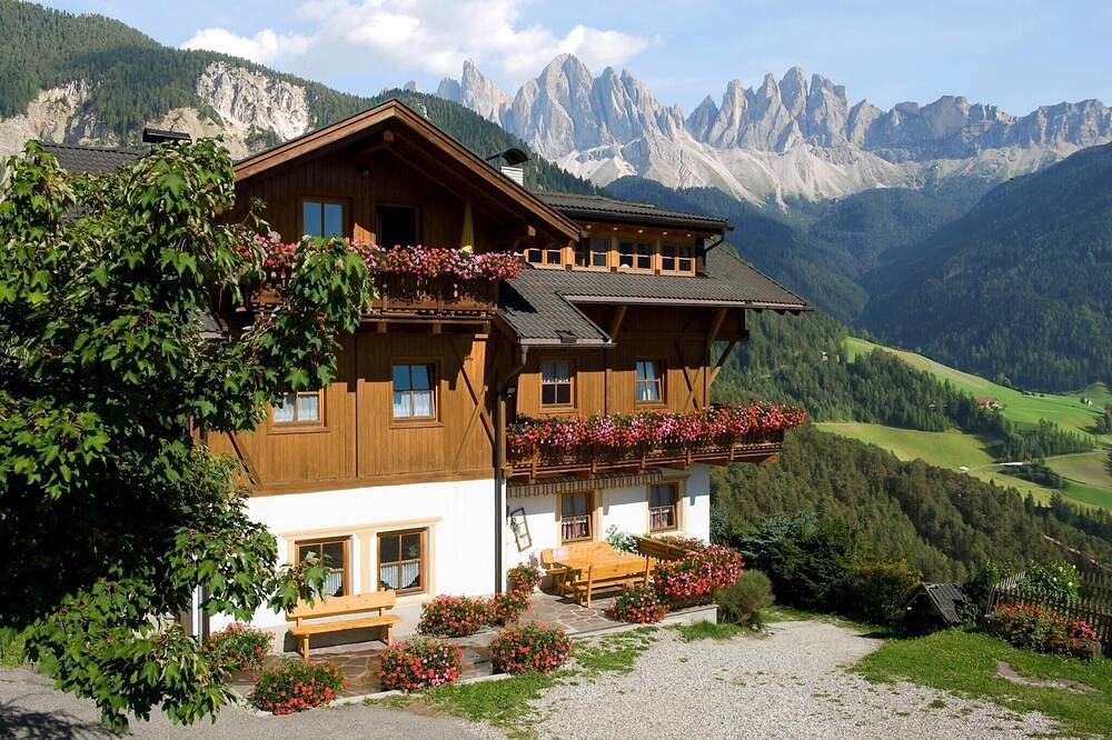 Appartamento intero, Chalet a Villnöß con vista Dolomiti in Funes, Dolomiti Superski