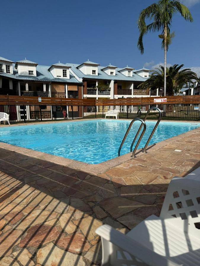 Appartement de vacances pour 4 personnes, avec vue ainsi que piscine et balcon