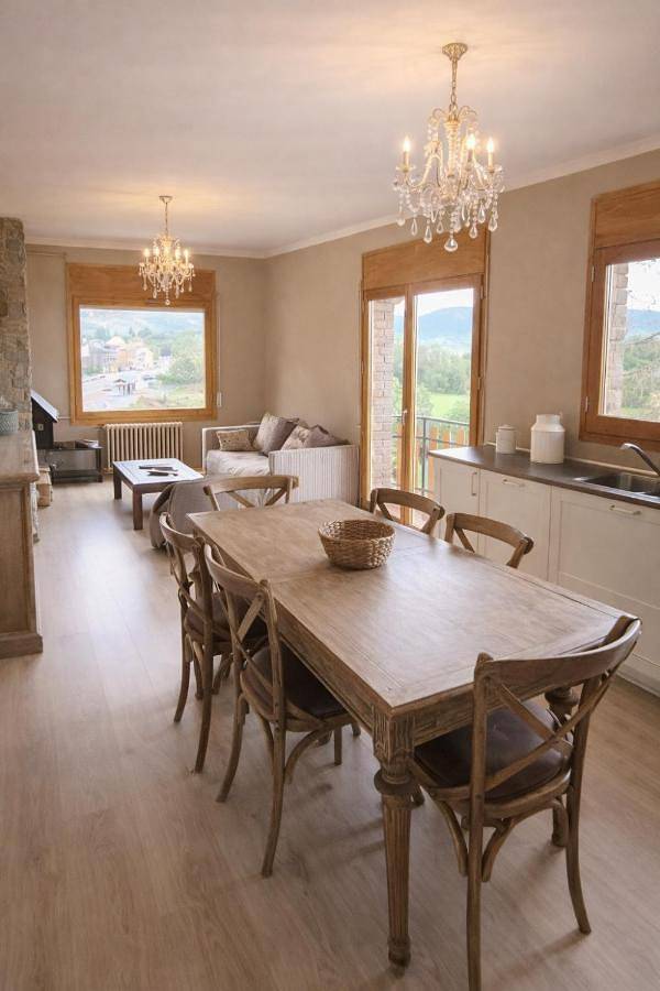 Gîte pour 8 personnes, avec vue et terrasse, animaux acceptés à Llívia - 2