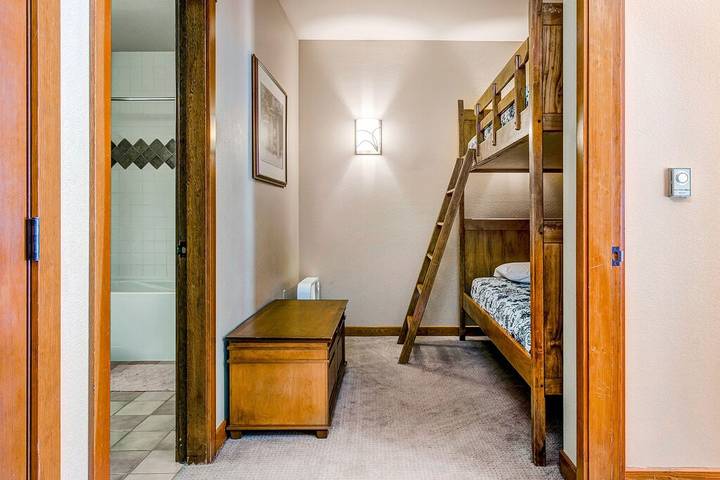 Location de vacances pour 5 personnes, avec jardin et sauna ainsi que piscine et jacuzzi à Solitude