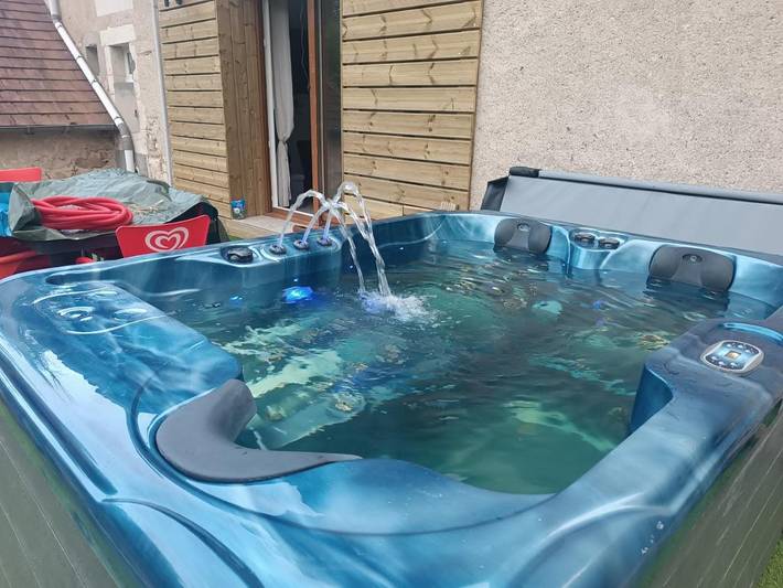 Location de vacances pour 6 personnes, avec Jacuzzi ainsi que Terrasse et Vue à Braize