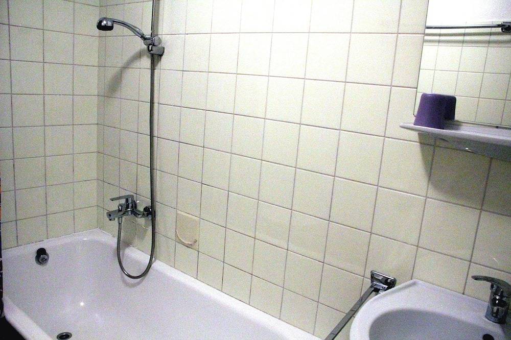 Ganze Wohnung, 1 Studio Flat walking distance to ski lifts (we have 2 in the same building) in Kitzsteinhorn - Kaprun, Kaprun