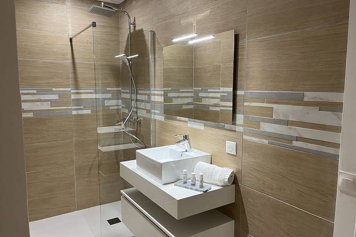 Golf de Pont Royal Villa air-conditioned 3 bedrooms Heated swimming pool Parking Garage in Mallemort, Region de Arles