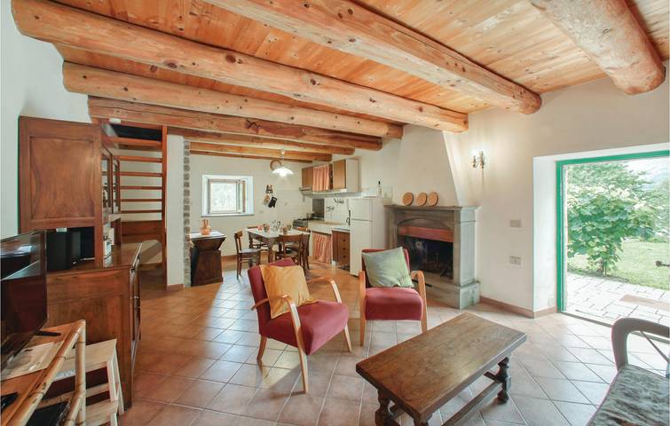 Appartamento 2BR sostenibile con parcheggio, TV, cuccette in Sestino, Valtiberina