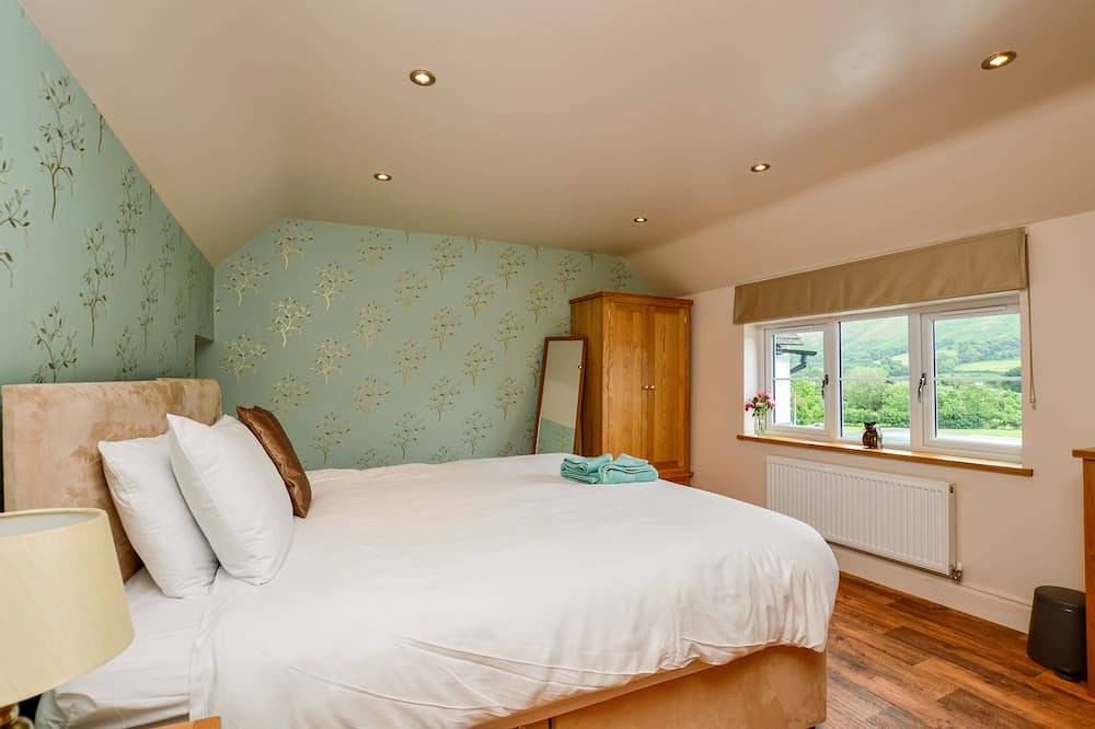 Clearviews spectacular views, all superking rooms en-suite, hot tub, walk to pub in Church Stretton, Shropshire Hills