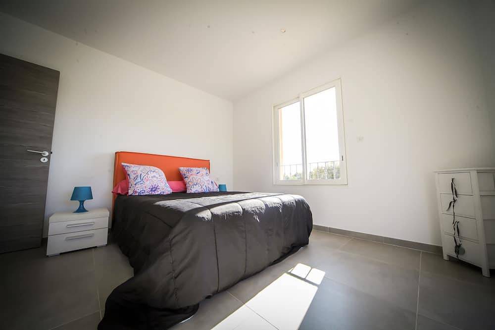 Appartement entier, Appartement  à 200 mètres de la plage  Wifi, balcons terrasses clim  parking in Abbartello, Olmeto