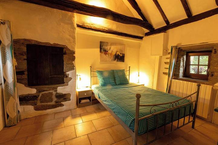 Gîte pour 4 personnes, avec jacuzzi ainsi que piscine et jardin à Saint-Frézal-de-Ventalon - 3