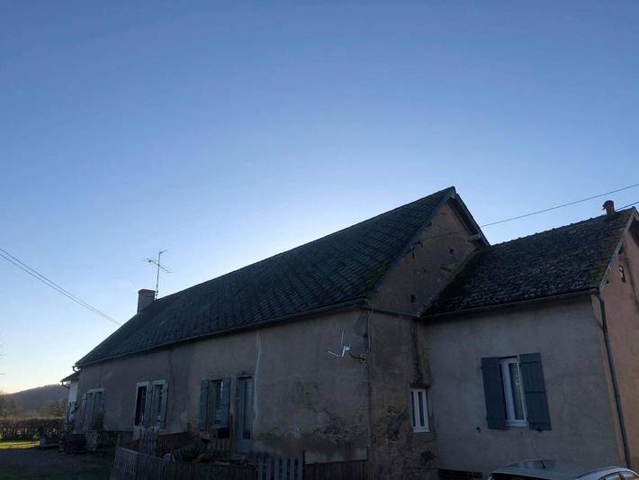 Location de vacances pour 4 personnes, avec terrasse à Charbonnat