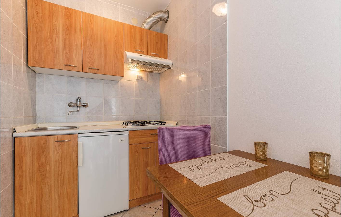 Geheel vakantieappartement, Charmant appartement met terras, wifi en parkeergelegenheid – 1,5 km van het strand van Bijeca in Medulin City, Medulin