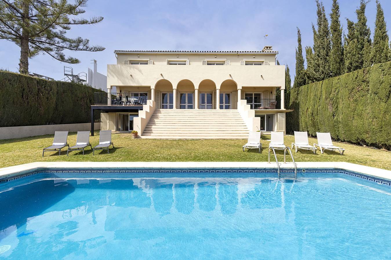 Villa pour 15 Personnes dans Nueva Andalucía, Marbella
