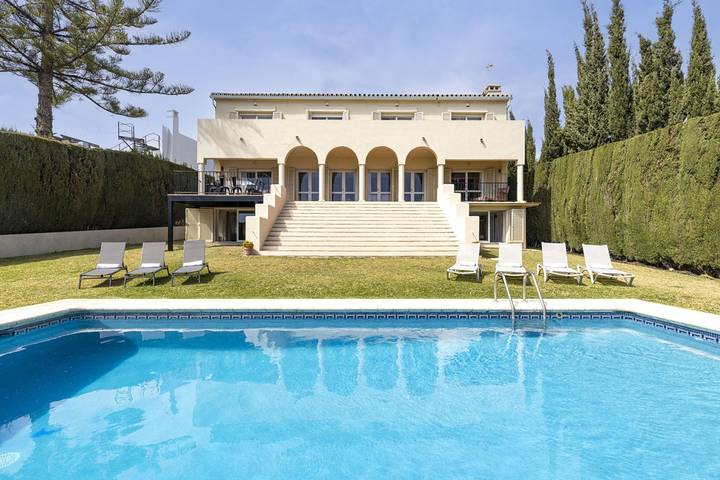 Villa pour 15 personnes, avec jardin et piscine, animaux acceptés à Puerto Banús