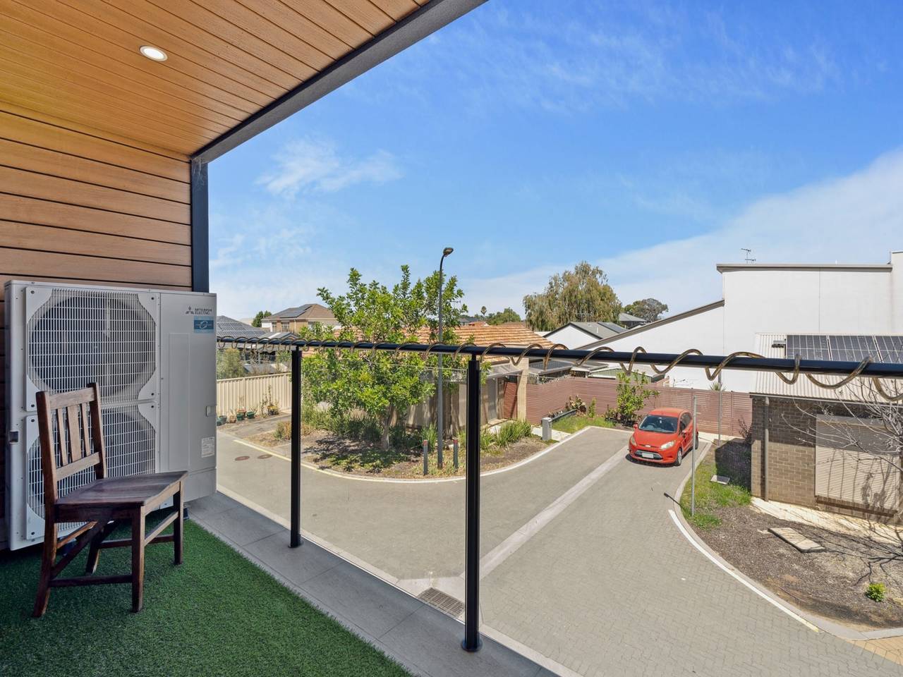 Entire apartment, Bright 2-Bed Townhouse with Balcony & Garage in Adelaide, South Australia
