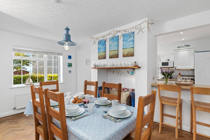 Ruby Cottage - Beachside Cottage with Views in Saundersfoot, Pembrokeshire
