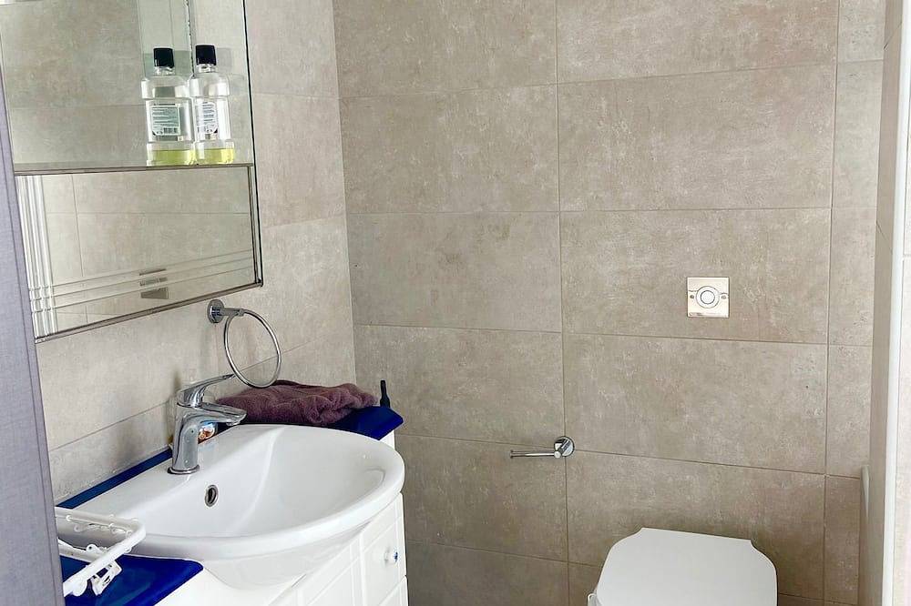 Entire apartment, Spacious 3 Double bedroom Penthouse closed to Paceville and St. George Beach in Swieqi, Malta Island