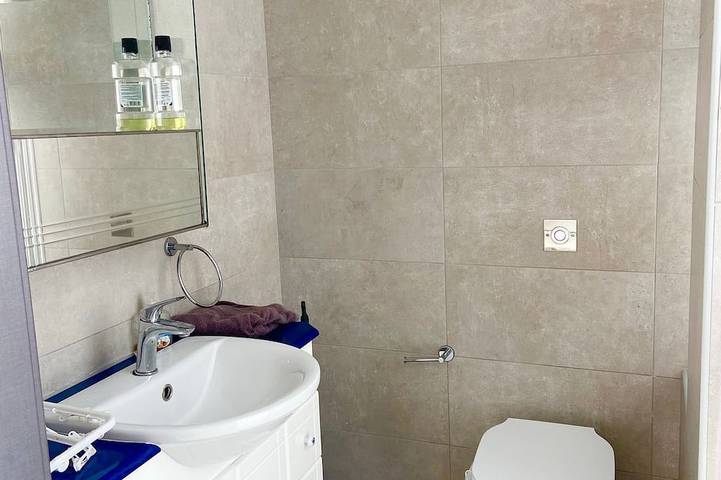 Apartamento inteiro, Spacious 3 Double bedroom Penthouse closed to Paceville and St. George Beach in Swieqi, Ilha de Malta