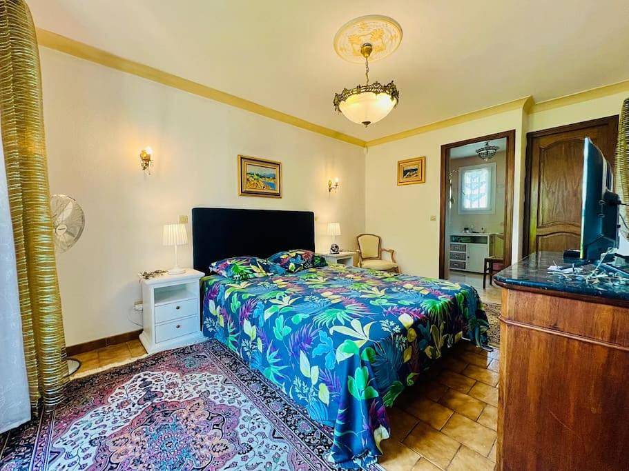 Appartement entier, Studio Soleil - Piscine, Parking, Jardin, Calme, Wifi, 2 personnes in Istres, Côte méditerranéenne (France)