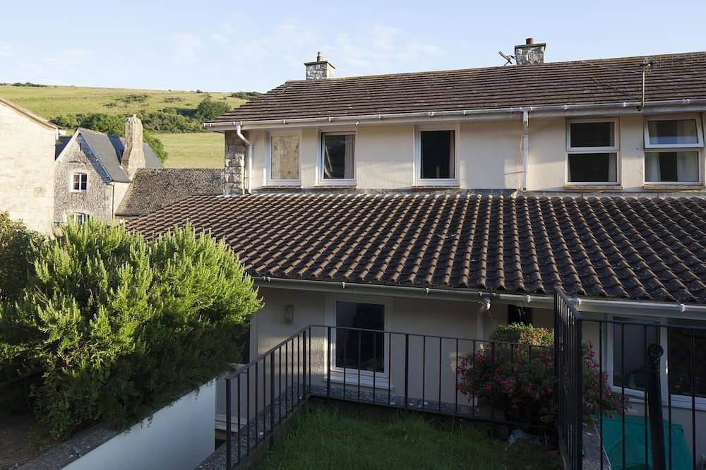 Ideal house for family holidays with easy access to coastal walks in Lulworth Cove, Dorset