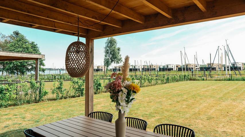 Vakantiehuis voor 4 personen, with tuin and zwembad as well as kinderzwembad and terras, kindvriendelijk in Thorn