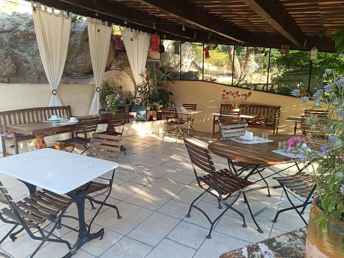 Chambre d’hôte pour 3 personnes, avec terrasse ainsi que jardin et vue