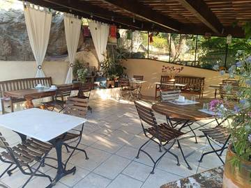 Chambre d’hôte pour 3 personnes, avec vue ainsi que terrasse et jardin à Cotignac