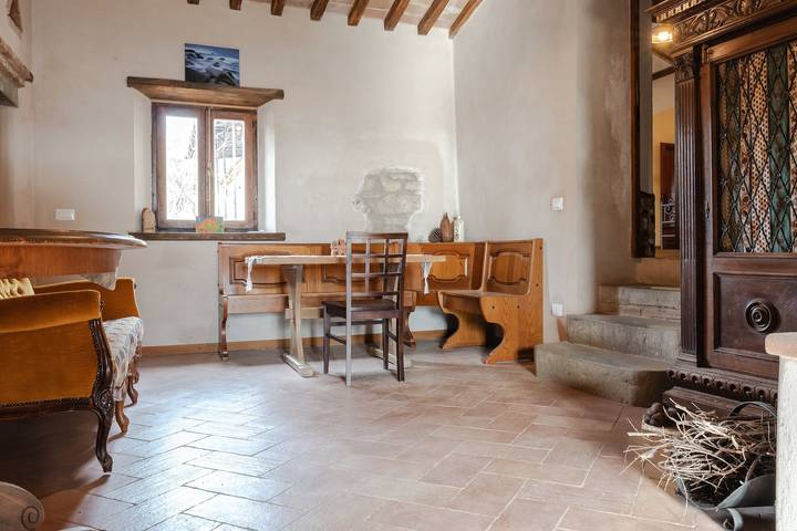 Appartamento intero, Appartamento 'Reggioli- Falegname' con vista sulle montagne, giardino in comune e balcone in Gaiole in Chianti, Chianti