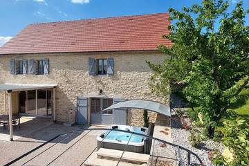 Gîte pour 10 personnes, avec sauna et jardin à Livernon