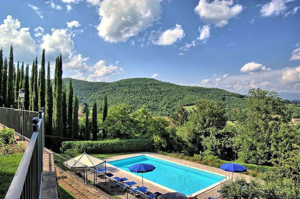 Alleinstehendes Ferienhaus mit privatem Pool, Klimaanlage, Whirlpool, W-Lan, Tv, Innenhof in Monterchi, Valtiberina