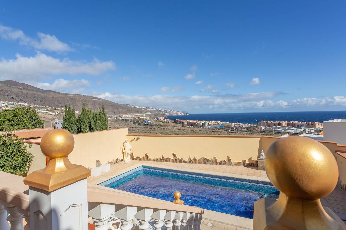 Vacation Villa 'Chalet Luxury' with Sea View, Private Pool and Wi-Fi in Candelaria, South Tenerife