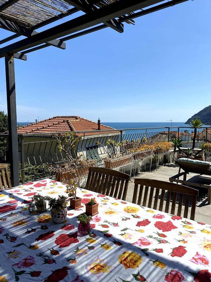 Gîte pour 6 personnes, avec terrasse et vue, animaux acceptés à Laigueglia - 3