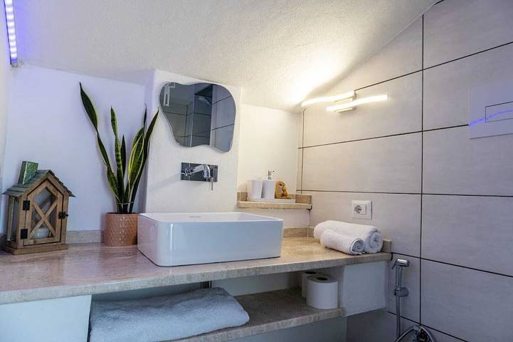 Ganze Wohnung, 900 mt from the historic center of Tortolì and 5 km from all the most beautiful beaches. in Tortolì, Ogliastra Provinz