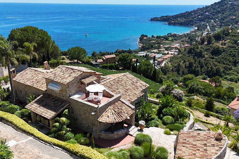 Villa Maria Pia | 3Br/2 Ba + Private Beach Parking | Vista Mare in Latte (Ventimiglia), Ventimiglia
