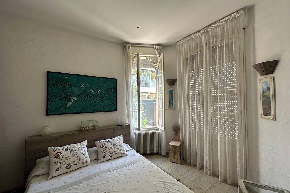 2 Schritte von den Stränden schöne Villa mit Garten in Antibes, Mittelmeerküste (Frankreich)