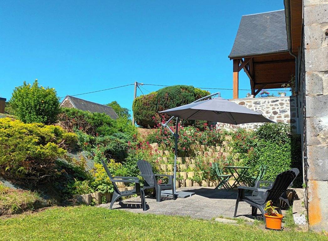 Charmant logement dans petit village typique in Saint-Sauves-d'Auvergne, Parc naturel régional des Volcans d'Auvergne