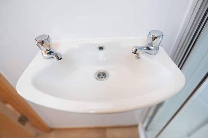 Standard-Cabin-Ensuite with Shower in Regio Fife