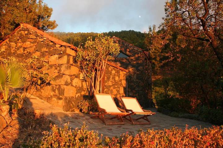 Casa rural para 4 personas, con vistas además de piscina y jardín en Garafía