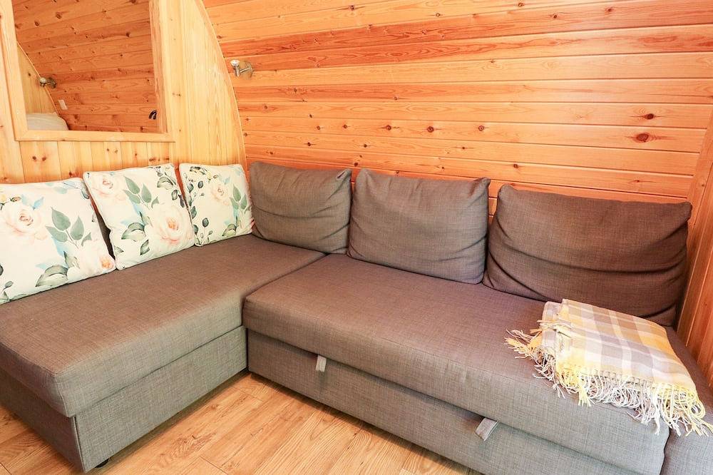 Homewood Pod, pet friendly, with hot tub in Garstang in Lancashire