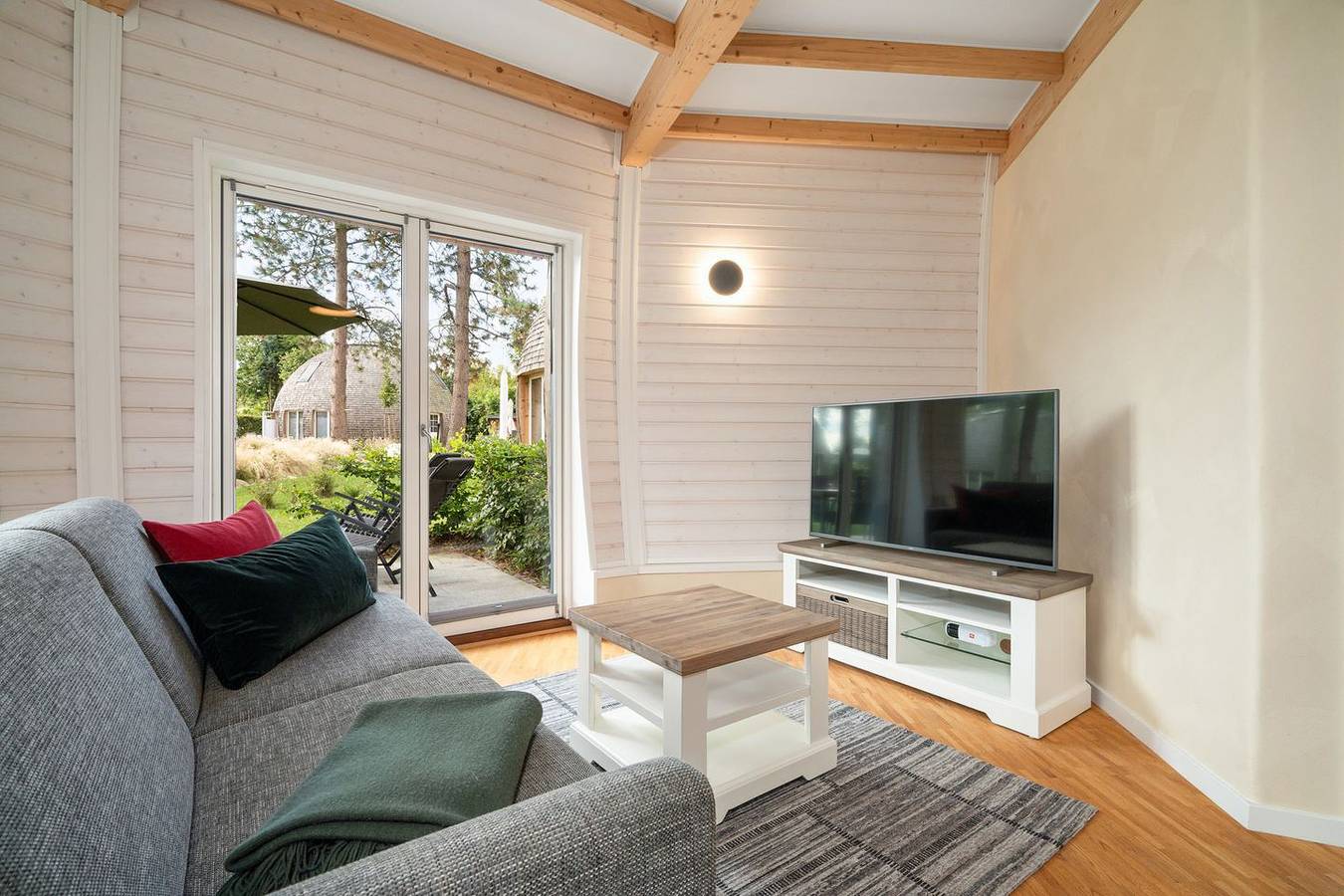 Kugelhaus Kia – Sauna, Kamin, 2 Sz & Terrasse am Tollensesee in Tollensesee, Penzlin