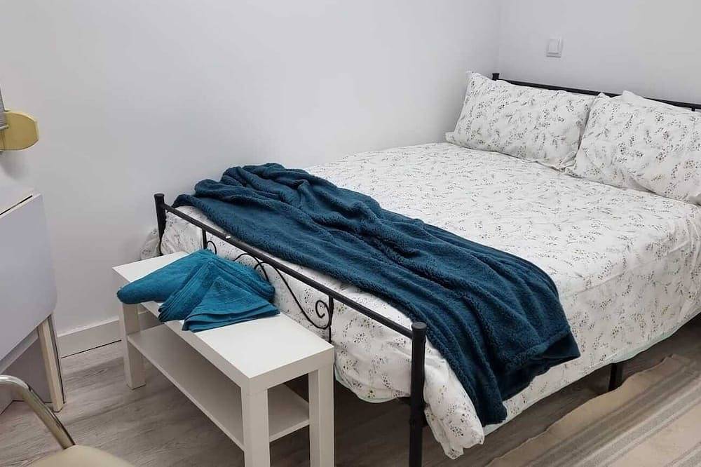Entire apartment, La Insula Apartment in Alcalá de Henares, Madrid Province