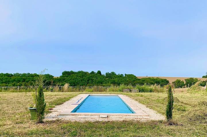 Location de vacances pour 4 personnes, avec jardin et piscine à Bourg-de-Visa