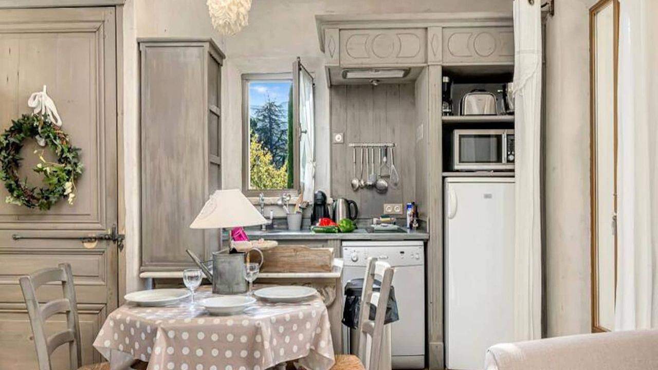 Ganze Ferienwohnung, Ferienwohnung für 2 Personen (28 m²) in Commune d'Oppède in Oppède, Regionaler Naturpark Luberon