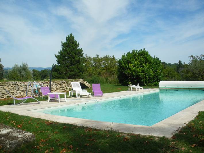 Gîte pour 4 personnes, avec terrasse ainsi que piscine et jardin à Mane