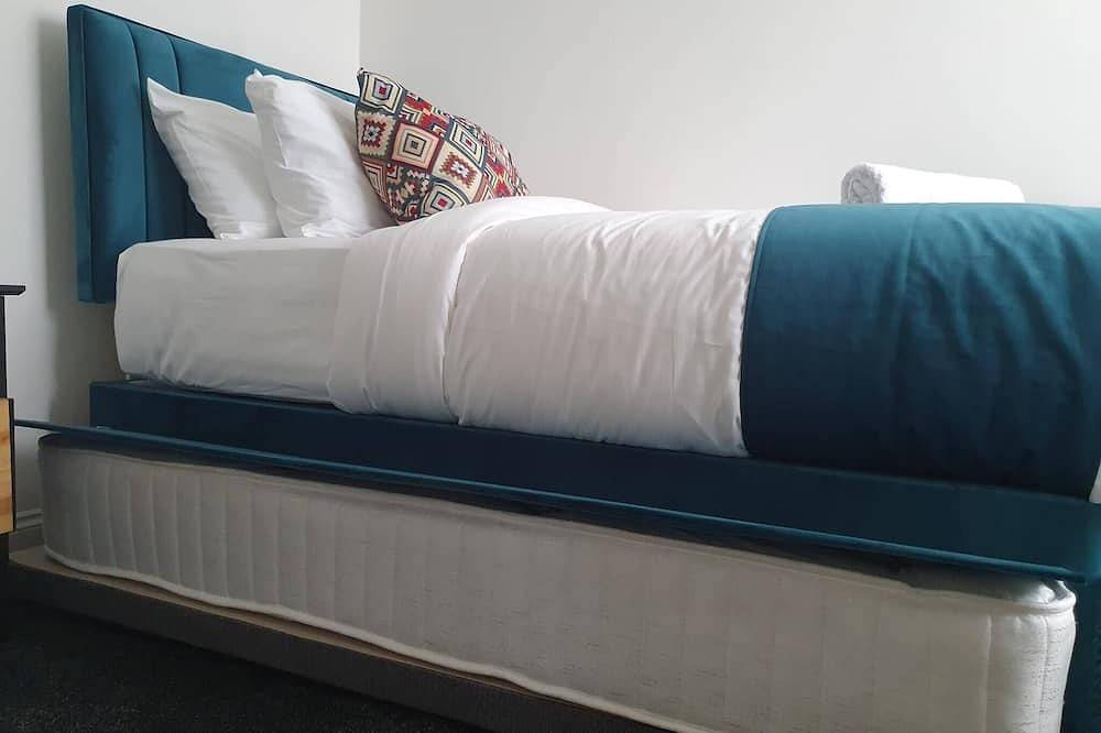 Großzügiges Zimmer mit 3 Schlafzimmern — Bahnhof Nr. Clifton, 5-10 Minuten zu Fuß — Garten und kostenloser Parkplatz in Greater Manchester