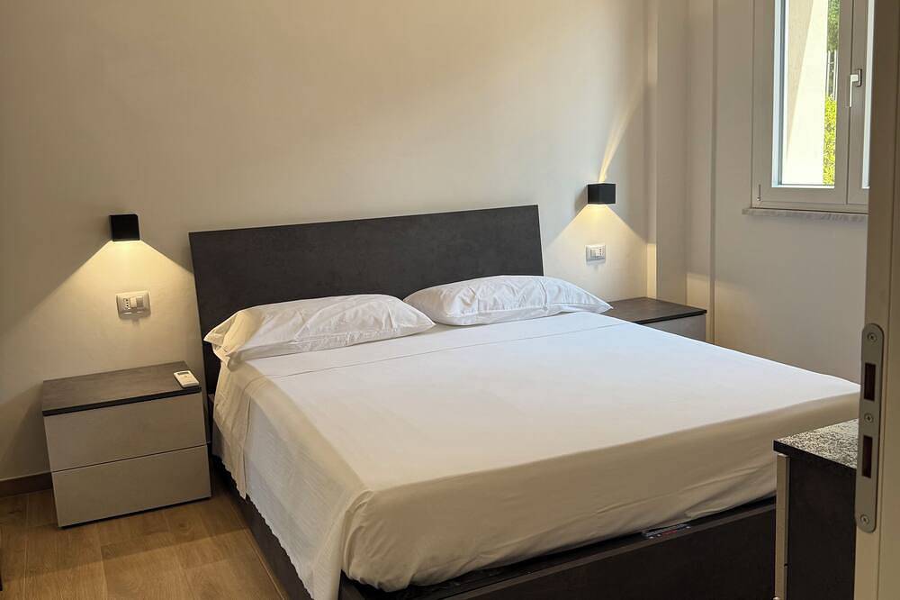 Appartamento intero, A pochi passi dal mare e dai servizi con una vista mozzafiato sul castello in Roccella Ionica, Provincia di Reggio Calabria