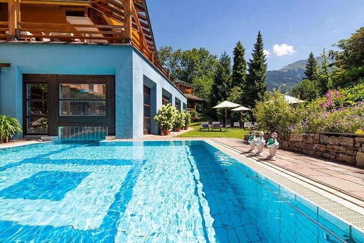 Hôtel pour 5 personnes, avec jacuzzi et jardin ainsi que sauna et piscine