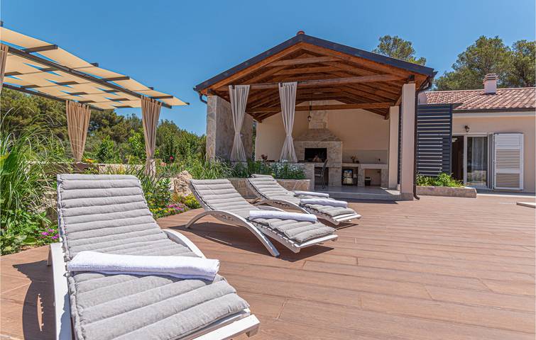 Gemütliche Ferienwohnung in Küstennähe mit Pool und Terrasse, 1,5 km von Zaboric entfernt in Jadrtovac, Šibenik-Knin