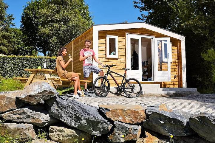 Gîte pour 4 personnes, avec piscine et terrasse à Bertrix