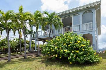 Gîte pour 8 personnes, avec vue ainsi que jardin et piscine, animaux acceptés dans Pointe Faula