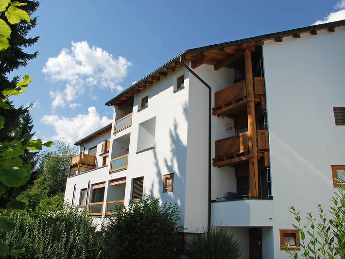 Ferienwohnung für 5 Personen, mit Balkon und Garten sowie Sauna und Ausblick in Flims