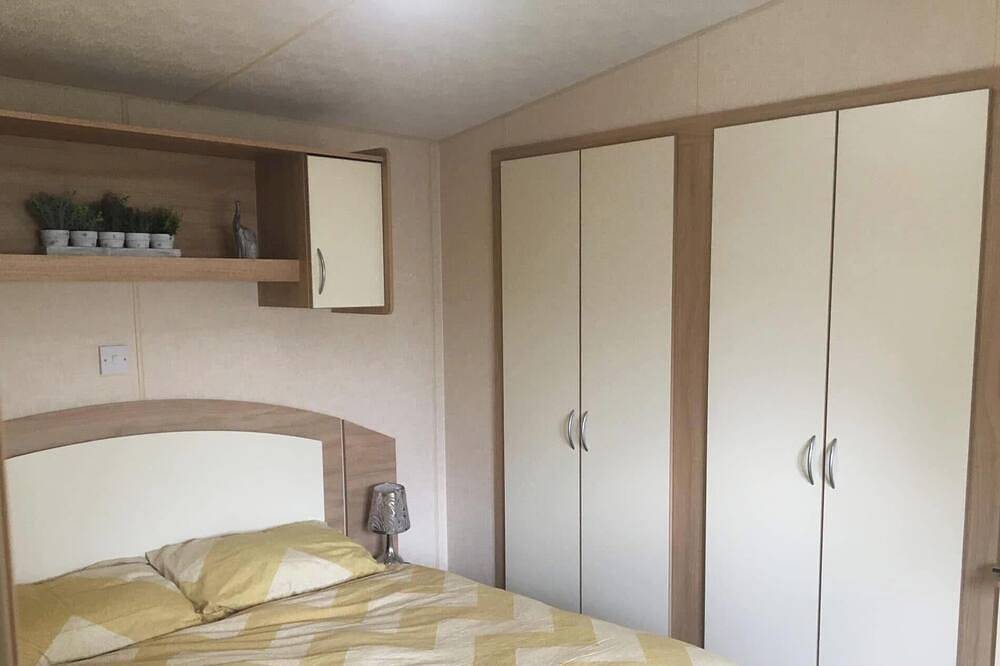 2 bed 6 berth en suite caravan Towyn in Towyn, Conwy region