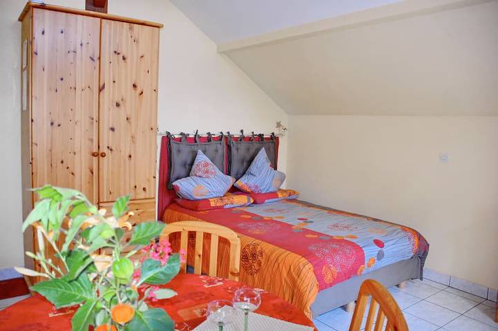 Calm rental for 2 persons, the Blue House in Alsace, in a nice medieval village. in Bergheim (Alsace), Parc naturel régional des Ballons des Vosges